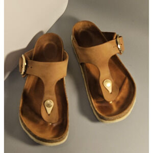 Birkenstock Cognac Oiled Leather Gizeh Gold Buckle Sandals Size Size 8/EU 39